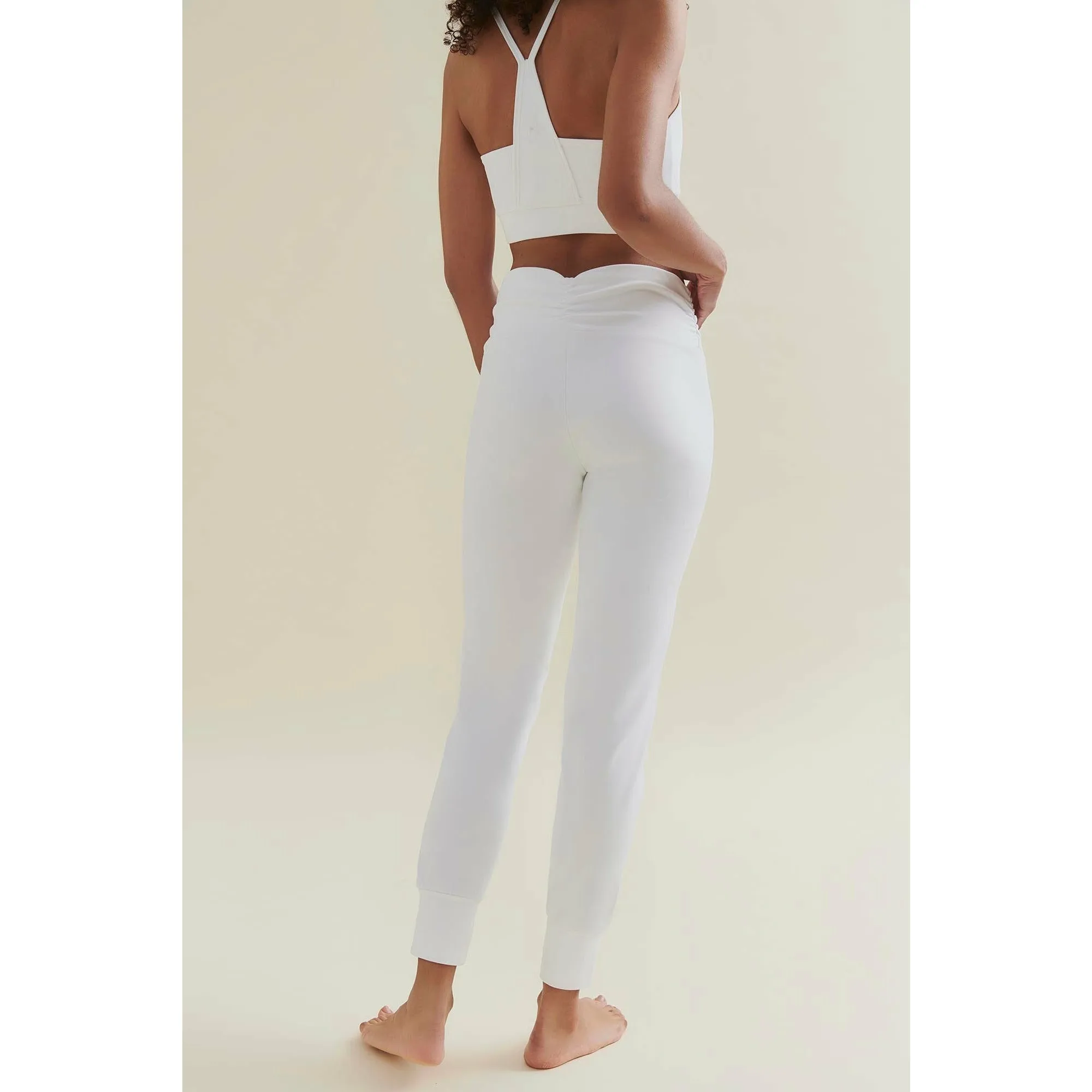 CROPPED YOGA TANK TOP IN WHITE